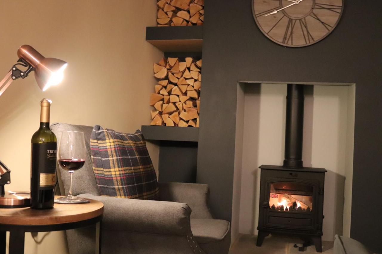 Canal View Cottage With Log Fire & Parking Blisworth Экстерьер фото