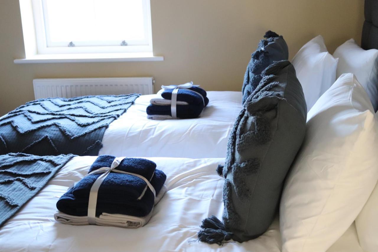 Canal View Cottage With Log Fire & Parking Blisworth Экстерьер фото