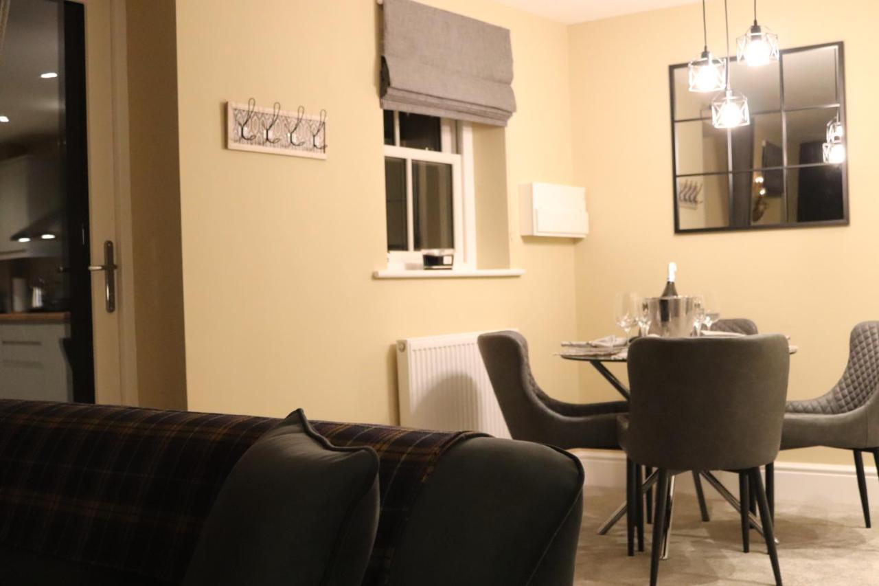 Canal View Cottage With Log Fire & Parking Blisworth Экстерьер фото